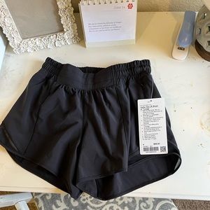 Lululemon NWT!!!!! Hotty Hot 4” Shorts